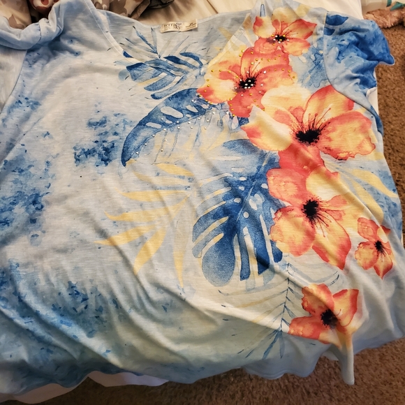 Color Flower Top - Picture 2 of 3